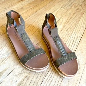 Adrienne Vittadini Sandals - NEW - 9